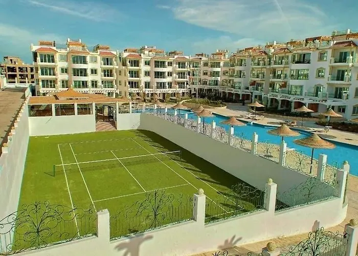 Hills - Cosy With Pool View And Free Access