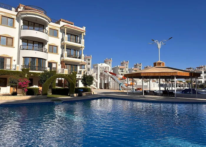Daire Hills - Cosy With Pool View And Free Access