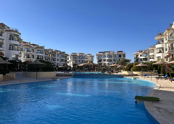 Daire Hills - Cosy With Pool View And Free Access