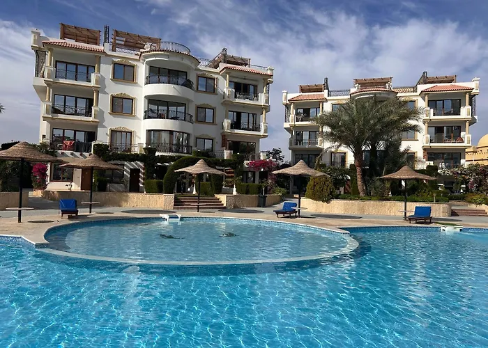 Hills - Cosy With Pool View And Free Access