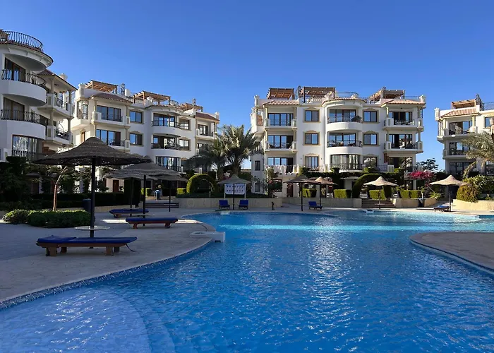 Daire Hills - Cosy With Pool View And Free Access