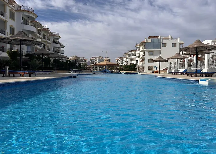 Daire Hills - Cosy With Pool View And Free Access