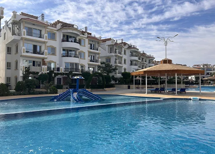 Hills - Cosy With Pool View And Free Access *